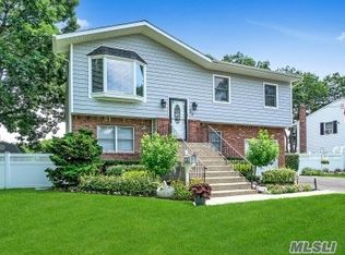 54 N Indiana Ave, Lindenhurst, NY 11757