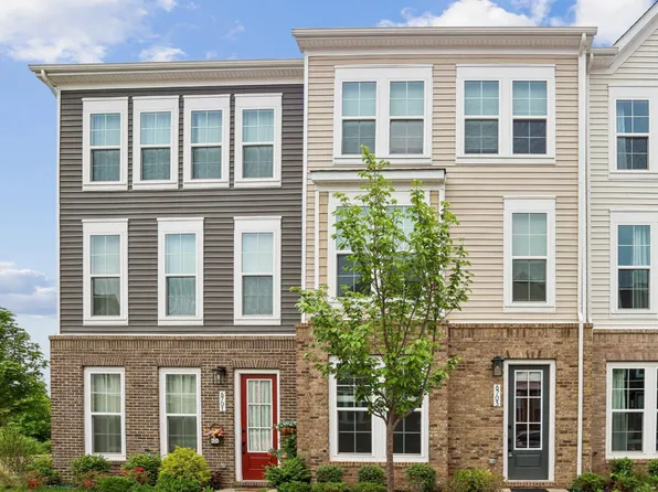 6703 Upland Manor Dr, Gainesville, VA 20155