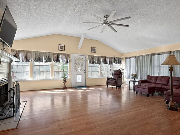 5th image of 1626 Pine St