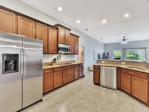 2nd image of 74 Robin Bay Dr
