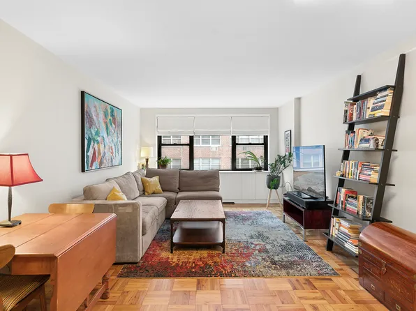 301 East 69th Street 4C image 2 of 6