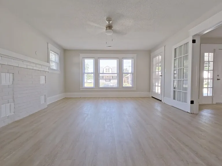 1105 Adams St — Photo 5