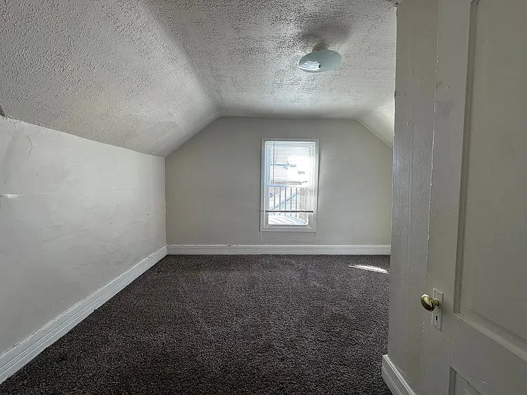 712 S Oakland Ave — Photo 16
