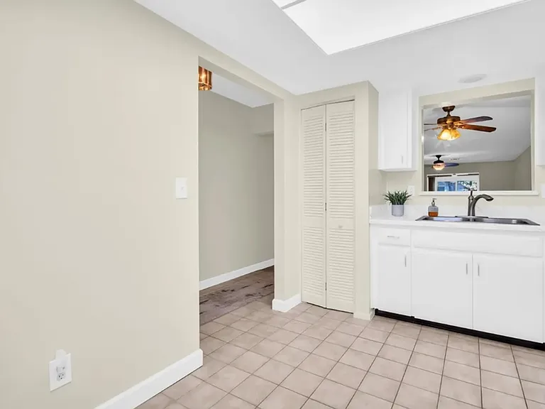 899 Cleland Ct #A — Photo 3