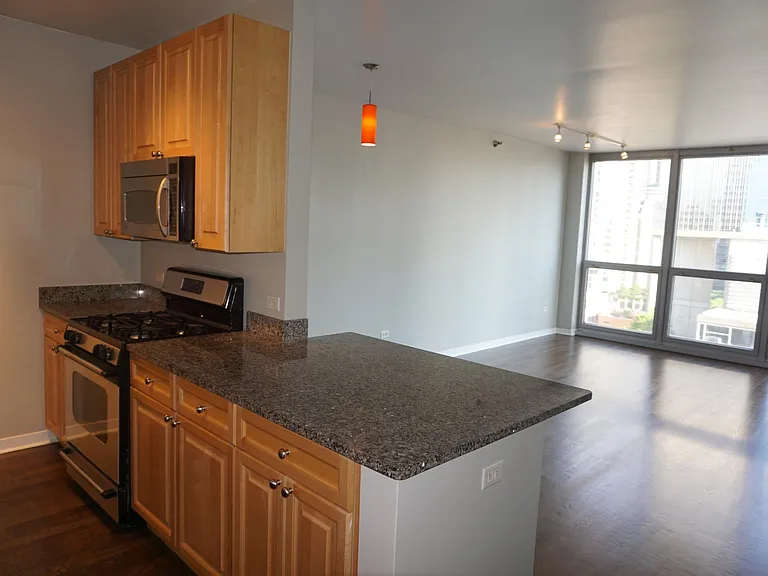 200 W Grand Ave — Photo 3