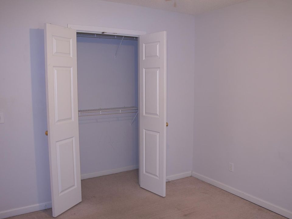 1st image of 915 Southwood Dr APT A