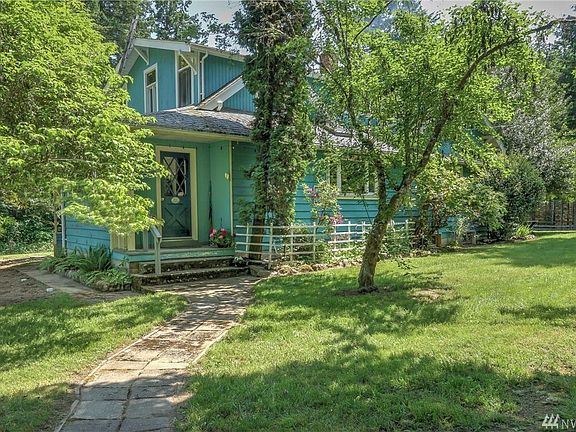 Another view of the rear porch/entry.