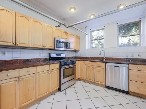 52 Garden St APT B2, Cambridge, MA 02138