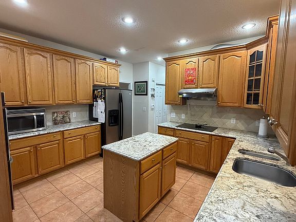 4th image of 635 Long Meadow Rd