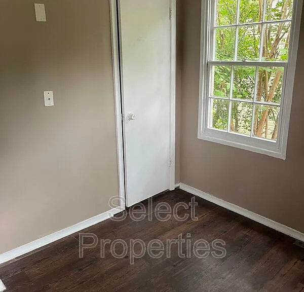 1914 Edgewood St — Photo 13