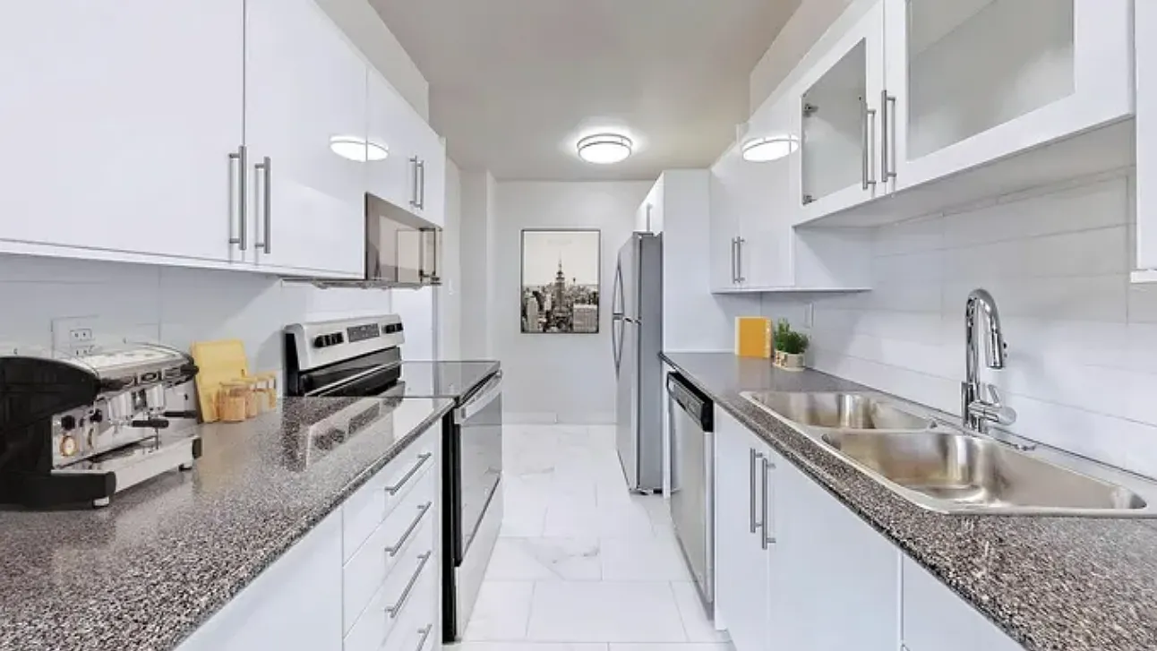 1251 King Street West — Photo 1
