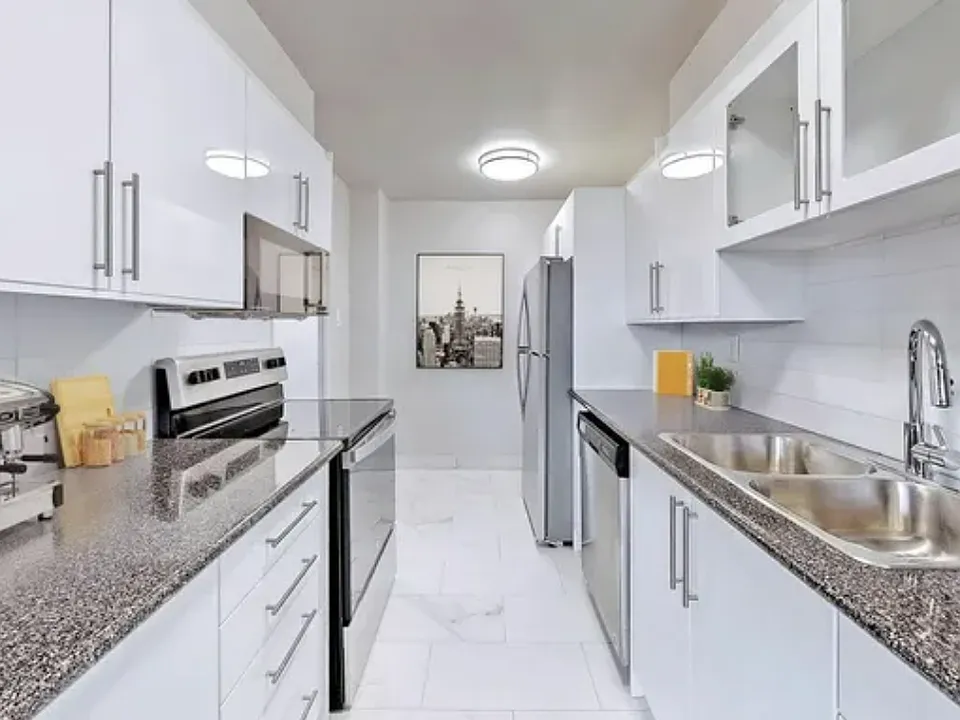 1251 King St W