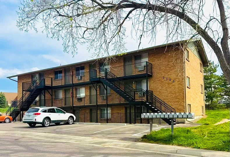 2 bed, 735 sqft, $1,350 — Photo 1