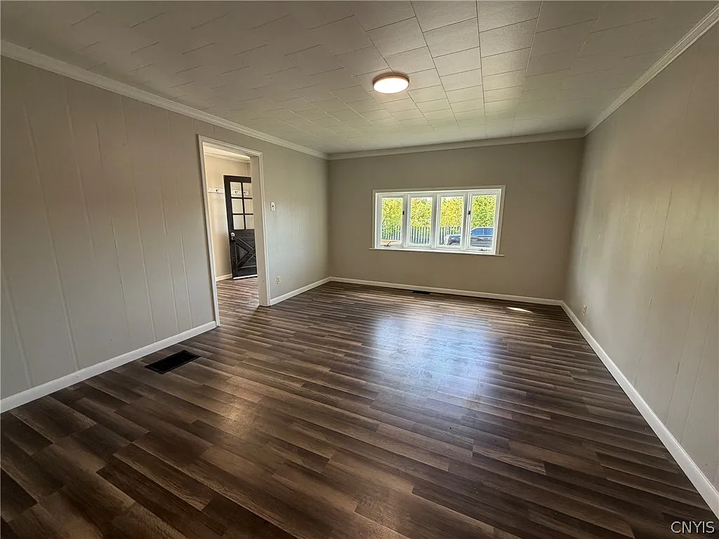 3 bed, 1.0 bath, 1200 sqft, $1,400 — Photo 3
