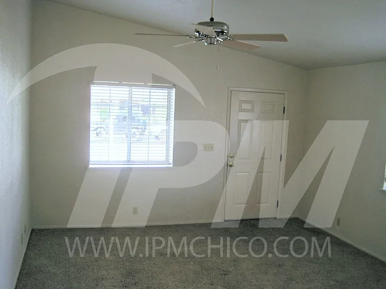 63 Glenshire Ln — Photo 5