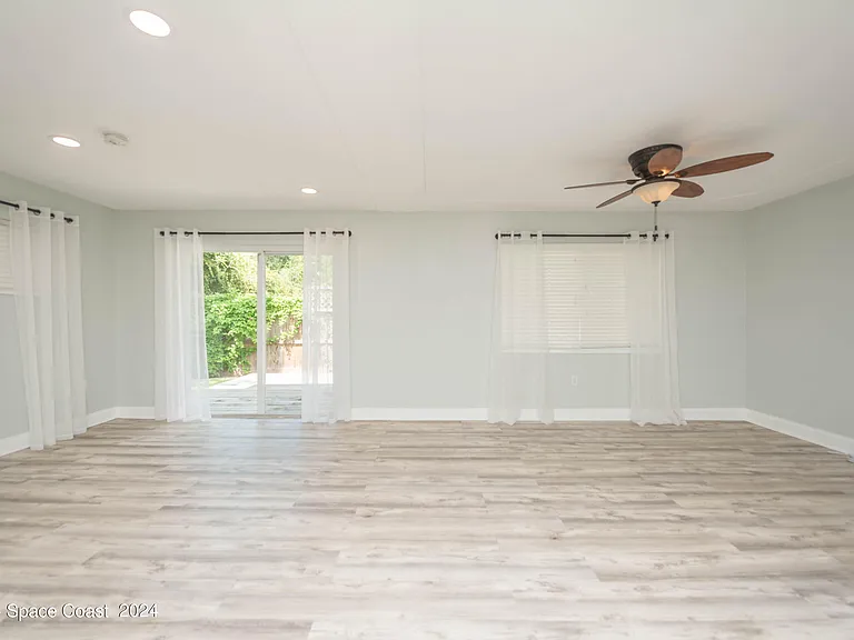 300 Nora Ave — Photo 4