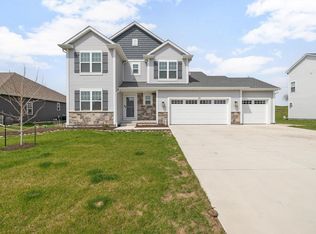 688 Lambert Dr, Slinger, WI 53086