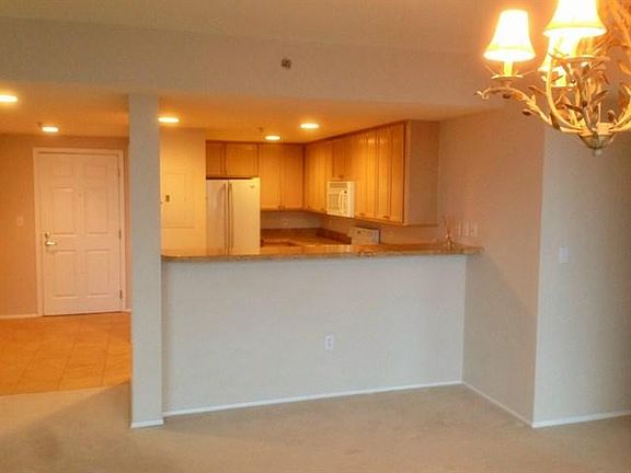 4th image of 177 107th Ave Ne 811 #811