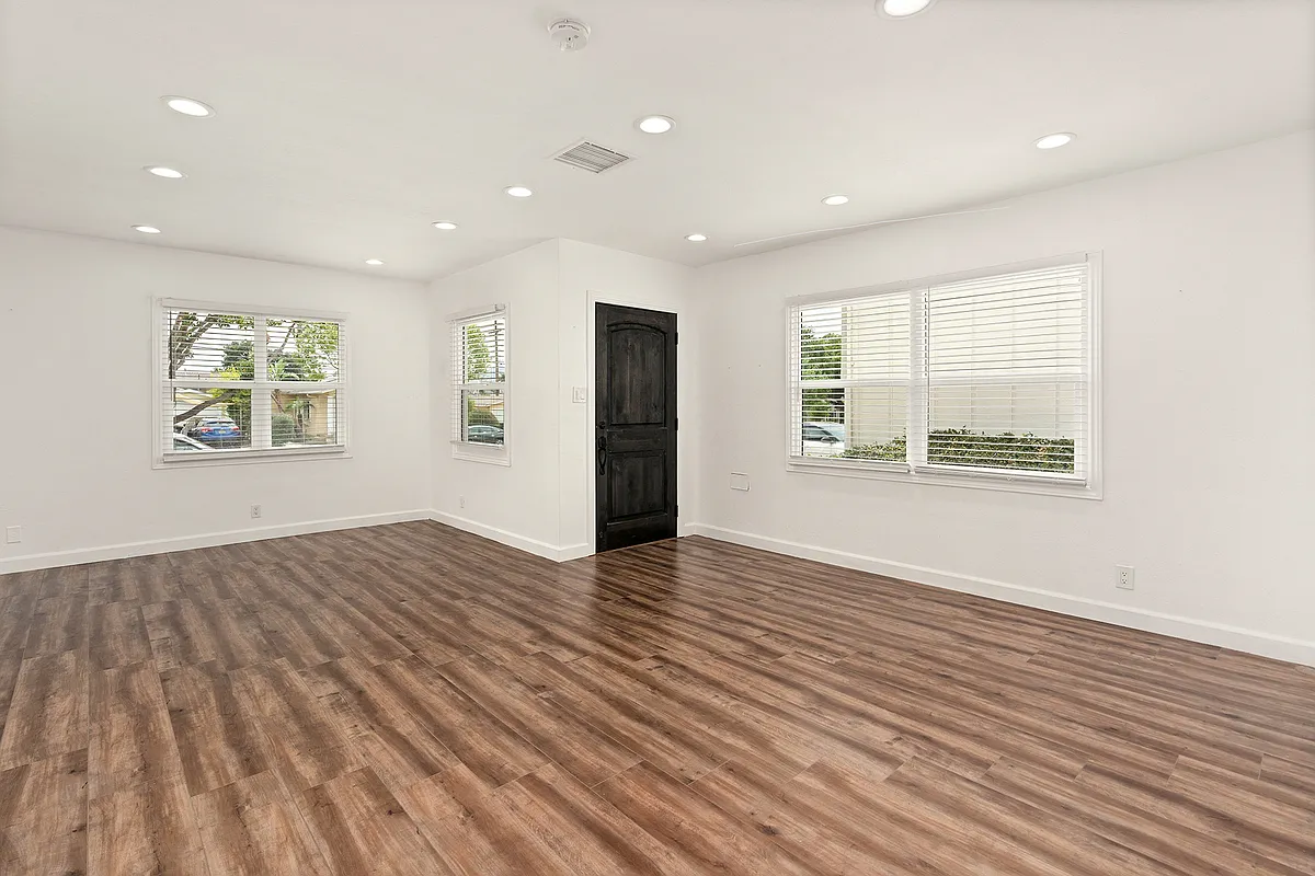 Building Photo - 653 Milford St #A