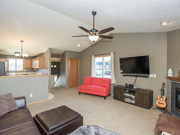 4th image of 327 Sugar Creek Ln