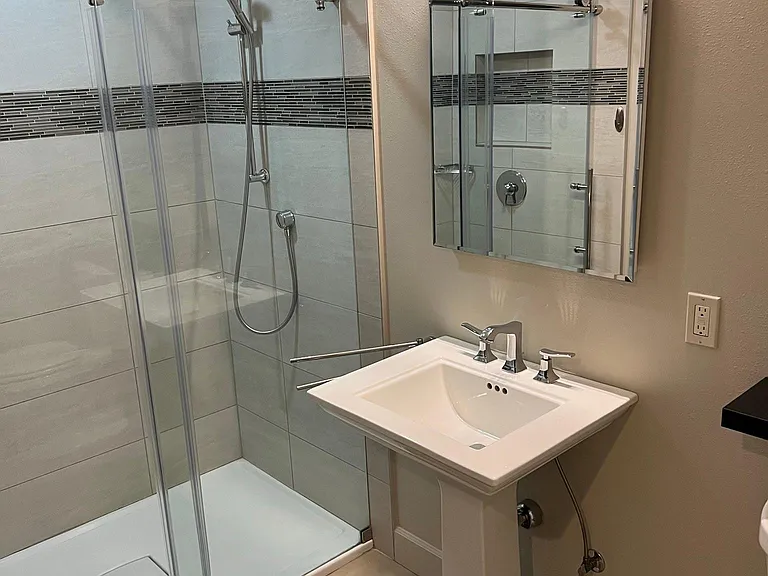 2332 Minor Ave E #8 — Photo 11