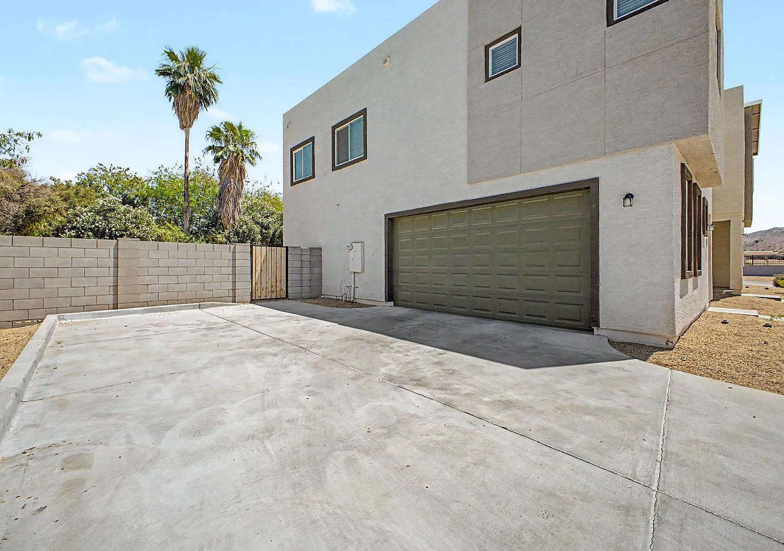 3 bed, 2.5 bath, 1499 sqft, $2,088 — Photo 3