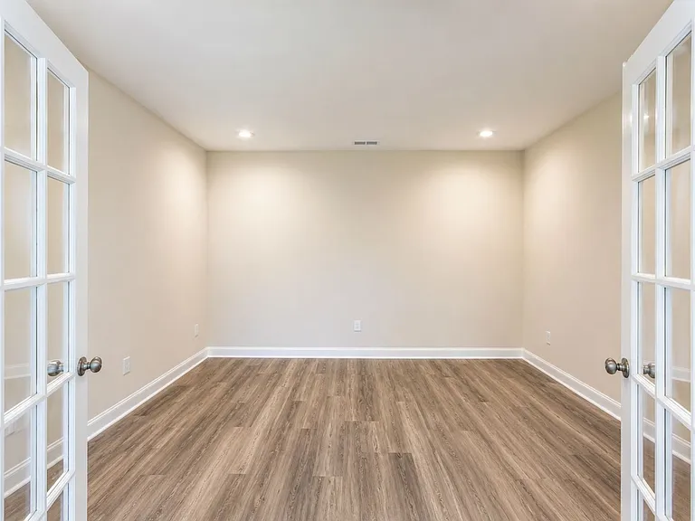 104 Kentmore Dr — Photo 15