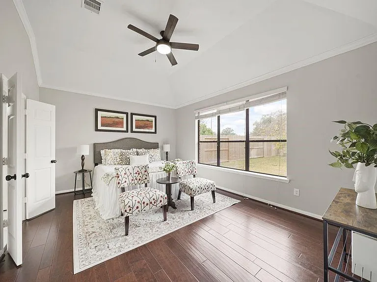 714 Coggins Point Way — Photo 15