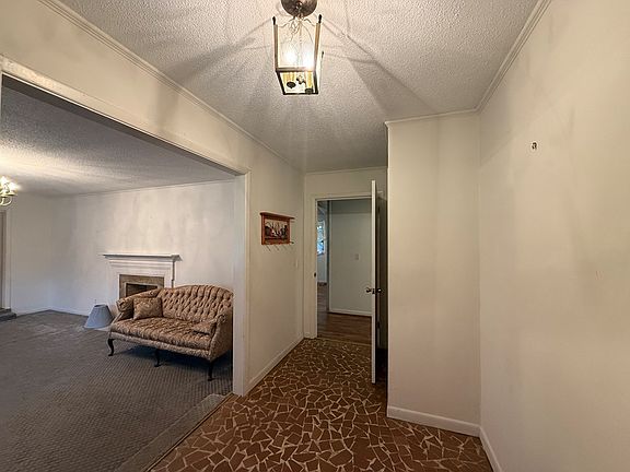 2nd image of 504 Ozark Rd