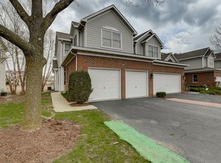 9020 Falcon Greens Dr, Crystal Lake, IL 60014