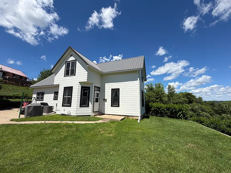 1030 Riverview St — Photo 1