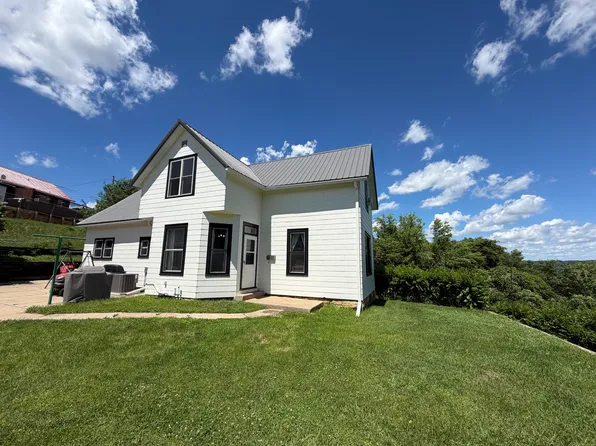 1030 Riverview St, Dubuque, IA 52001