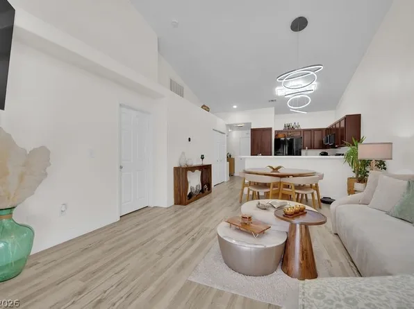 6469 Melody Rose Ave, Las Vegas, NV 89108