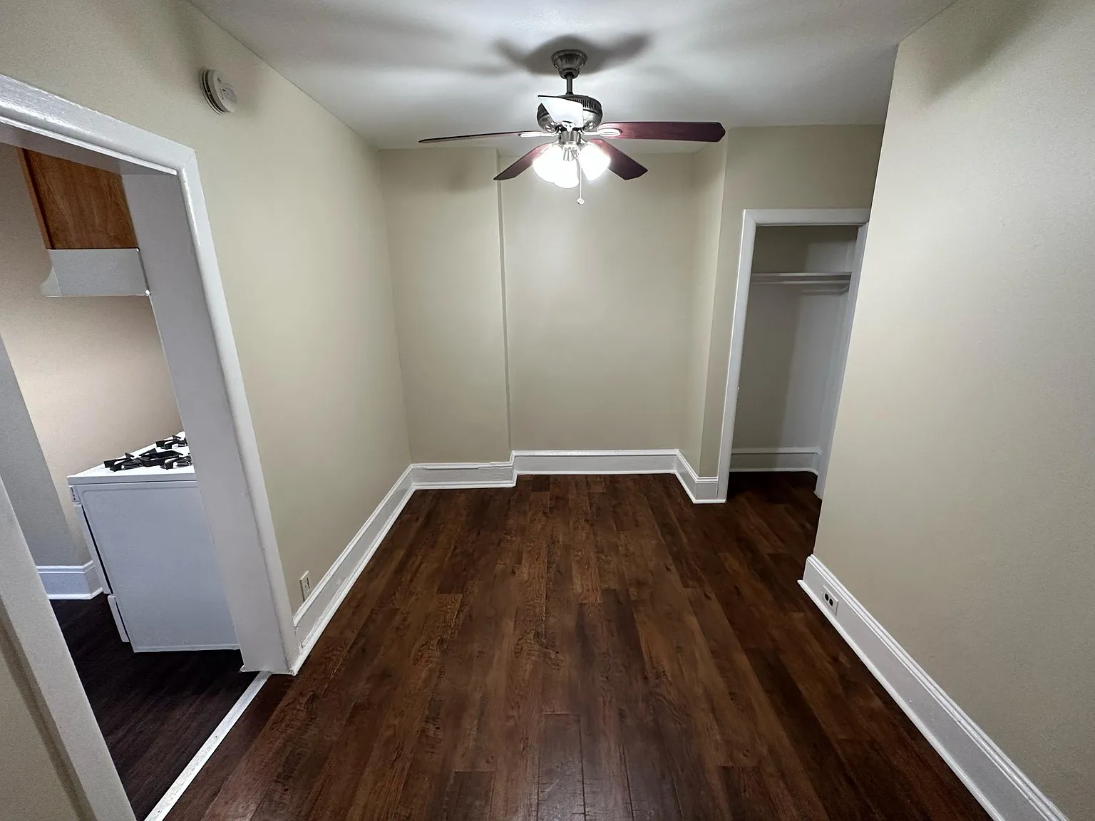Studio, 325 sqft, $1,050 — Photo 3