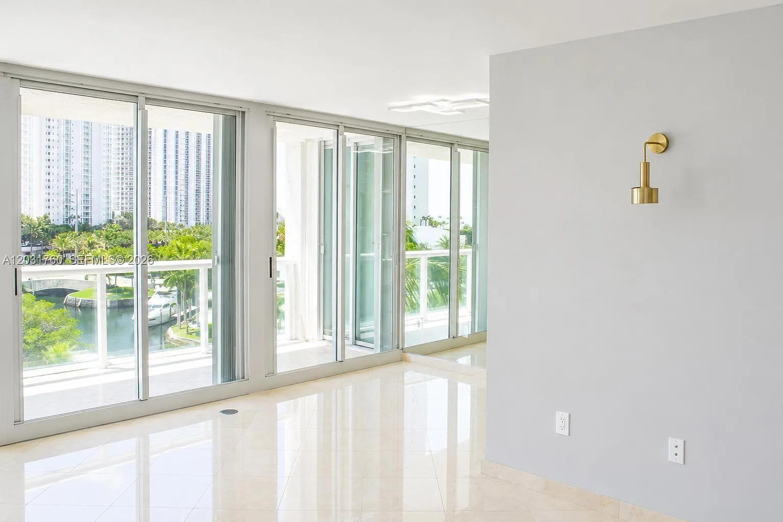 Oceania Iv Condo — Photo 4