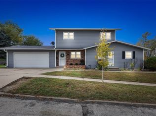 109 Evelyn Dr SW, Cedar Rapids, IA 52404