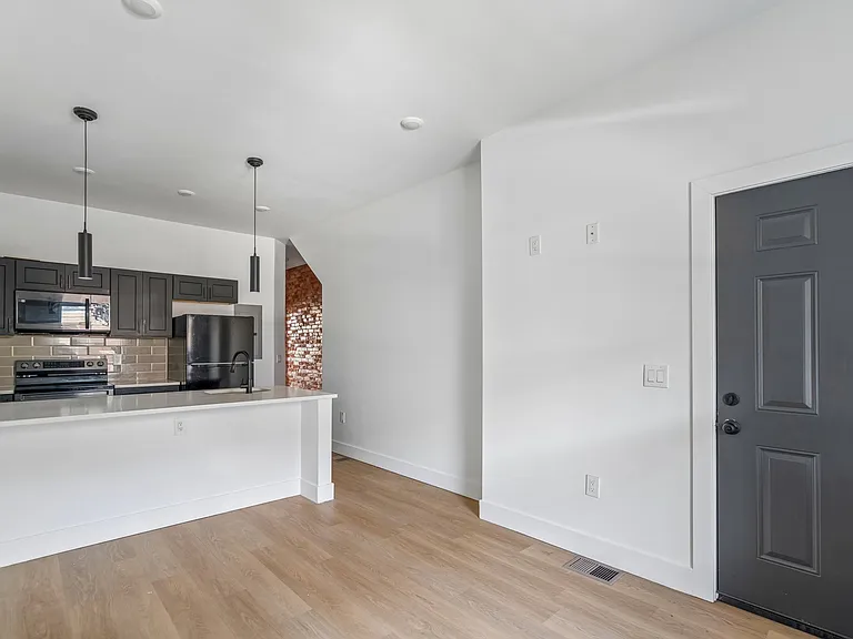 1351 Kerbaugh St #1 — Photo 6