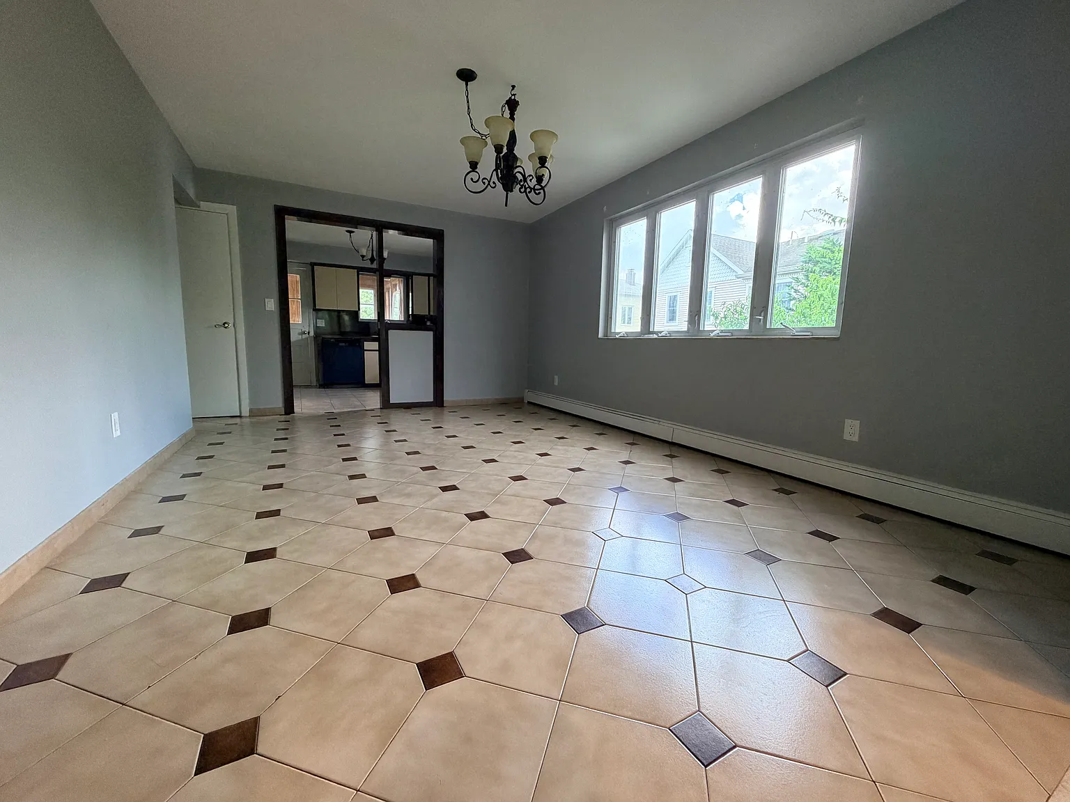 3 bed, 2200 sqft, $3,400 — Photo 2