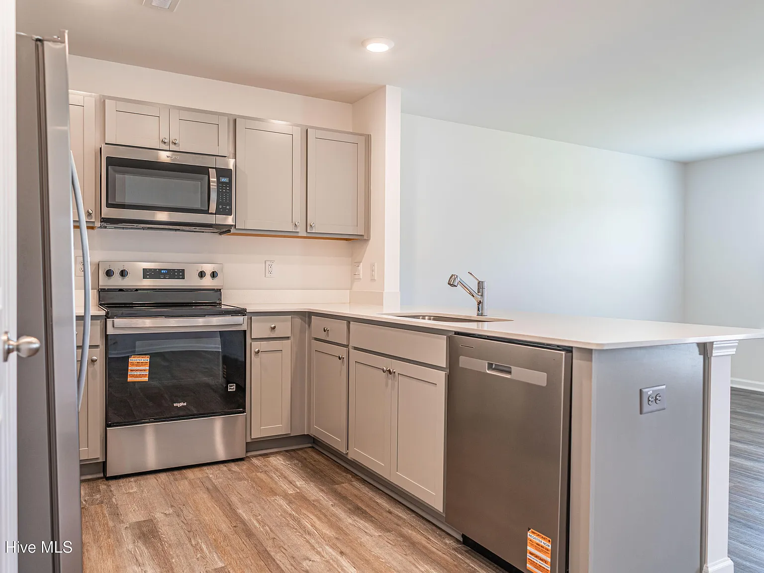 3 bed, 2.5 bath, 1418 sqft, $1,800 — Photo 4