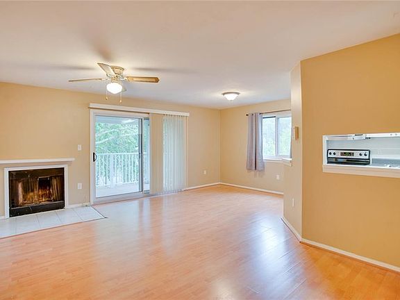 4th image of 1009 Autumn Woods Ln APT 112