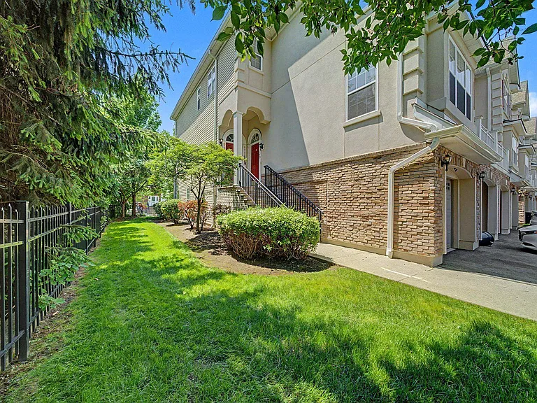 180 Blue Heron Dr #180 — Photo 33