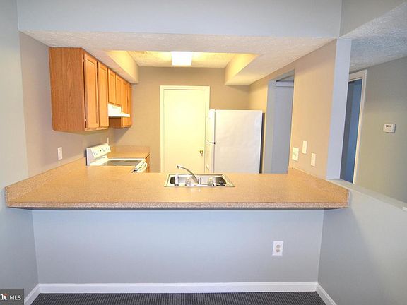 3rd image of 46349 Columbus Dr Unit 301