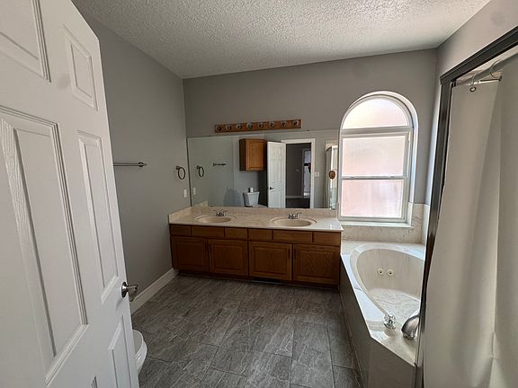 4th image of 11916 Caribou Ave NE
