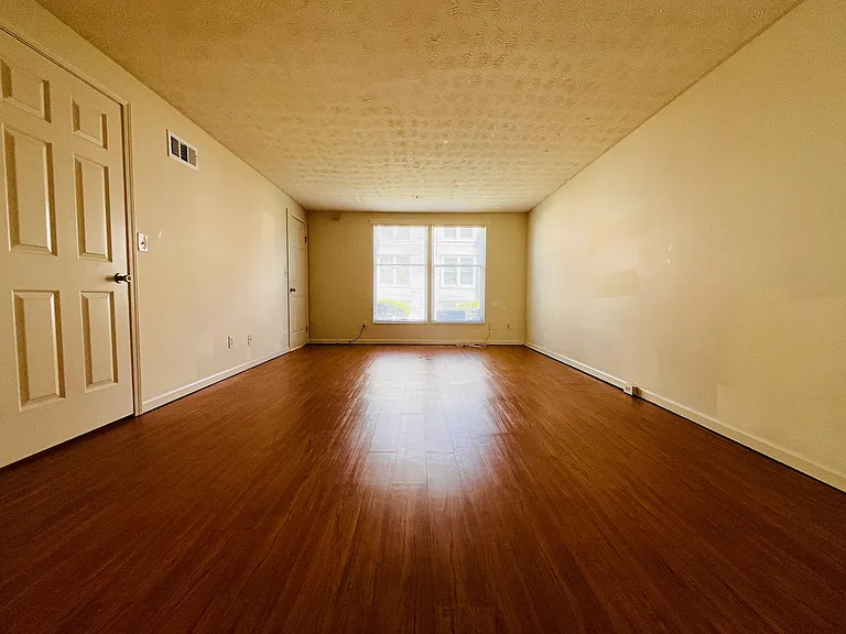 4245 Courtside Dr — Photo 16