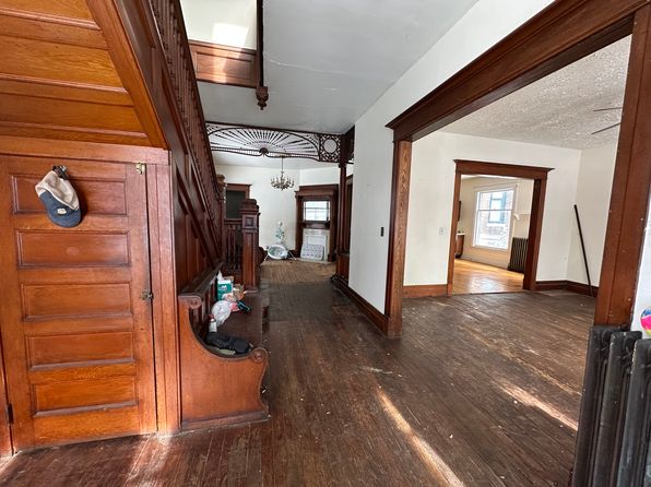 35 Grover St FLOOR 1