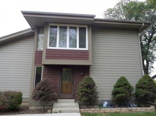 5034 S Stonehedge Dr #5034, Greenfield, WI 53220