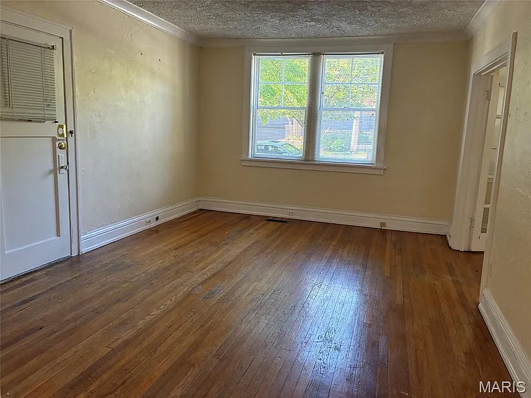 7511 Pershing Ave — Photo 2
