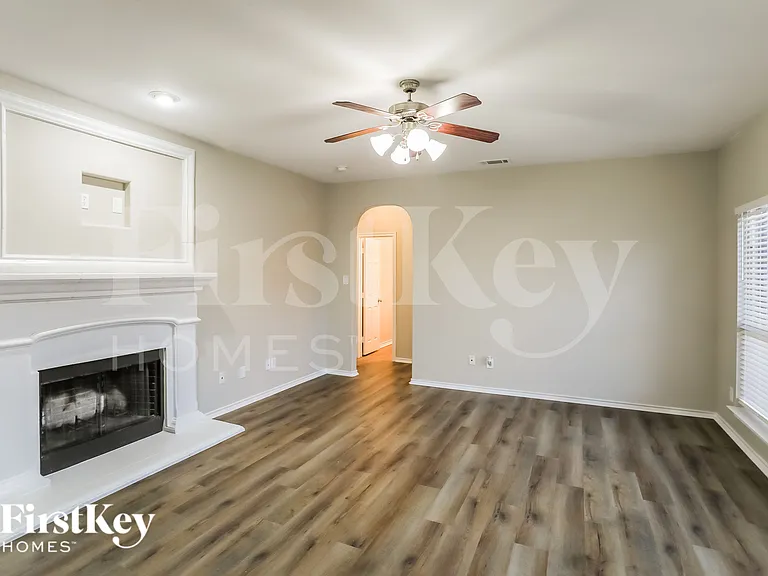 853 Jodie Dr — Photo 2