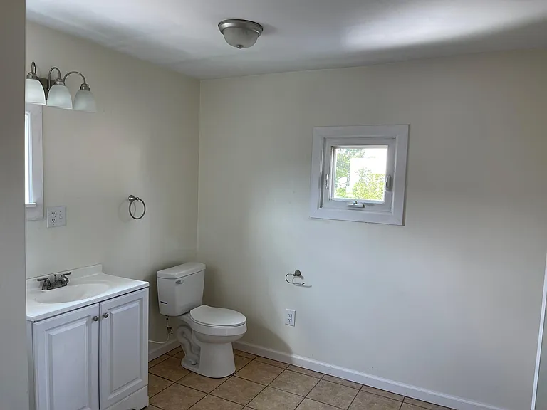 409 Maryland Ave — Photo 8