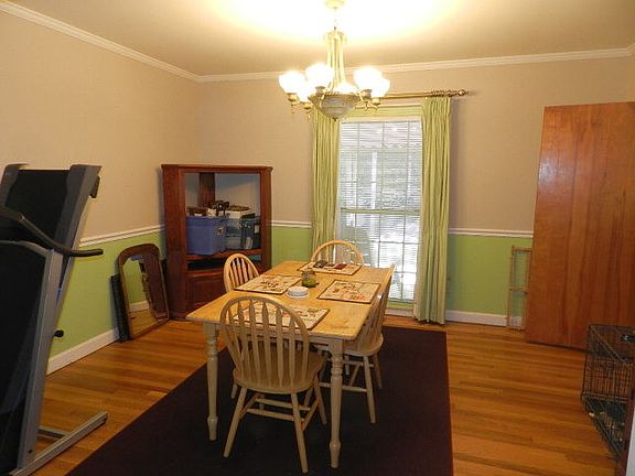 4th image of 305 W Hull Ave
